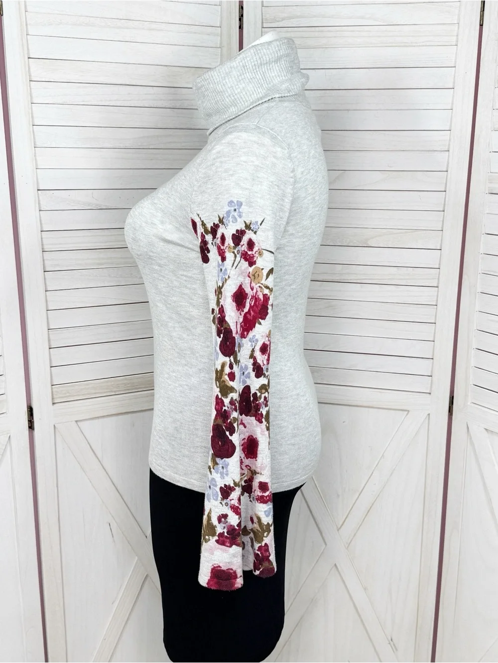 Rain + Rose Floral Statement Bell Sleeve‎ Turtleneck Sweater Grey Pink Large